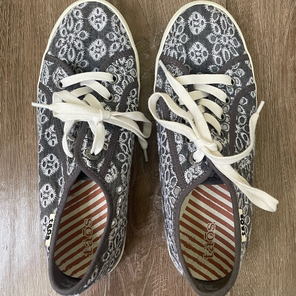 Taos Star Lite Grey Eyelet Shoes Lace Up Comfort Sneakers Embroidered ~ Sz 7 - Picture 5 of 12